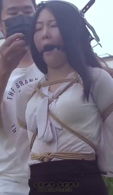 ����ͷ��¶���������ñ������Ů������·��